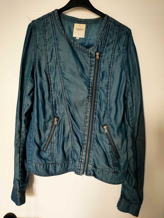 Cienka jeansowa kurteczka
