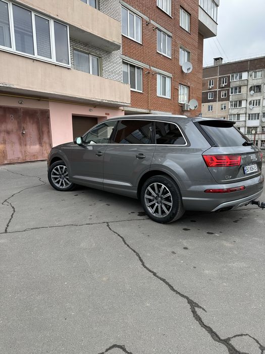 Авто Ауді Q7 2017
