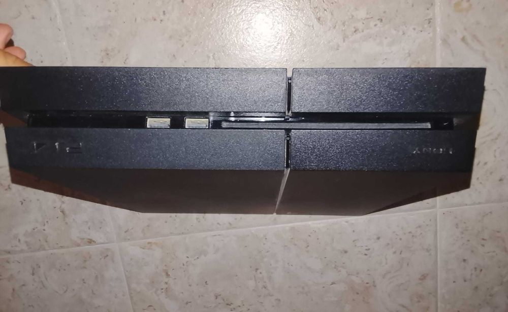 PS4 + Comandos - como nova