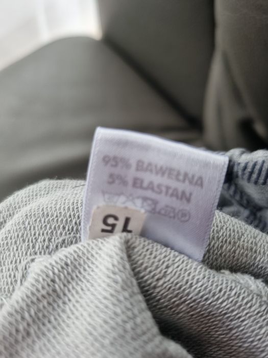 Chłopięcy garnitur sportowy dresowy w kratę, rozm. 152/158