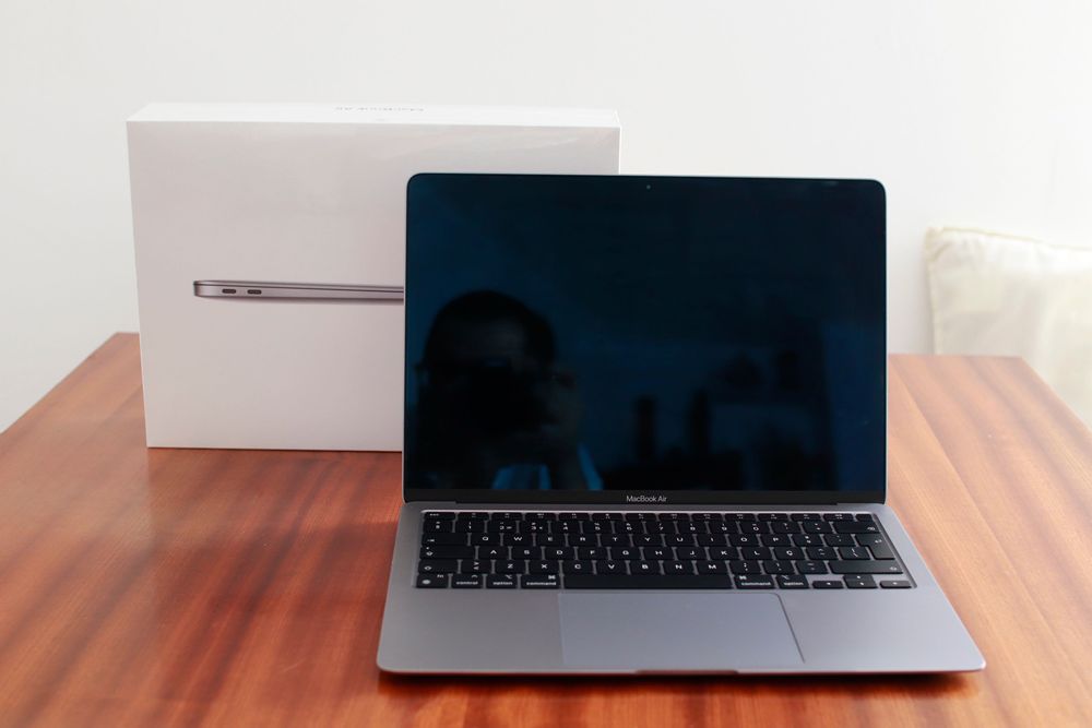 MacBook Air M1 — 16GB RAM | 256GB SSD | Como Novo | Caixa Original | Acessórios