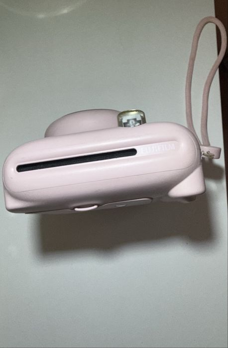 Продам фотоапарат Instax Mini 11