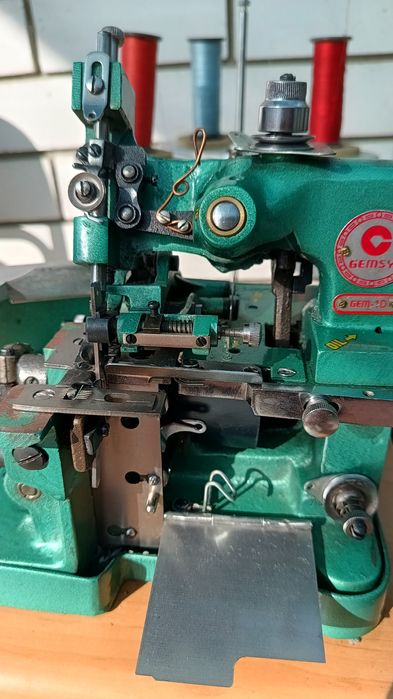 Оверлок полупрофесиональный