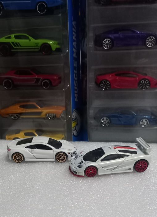 Conjunto 2 hot wheels Acura & mclaren