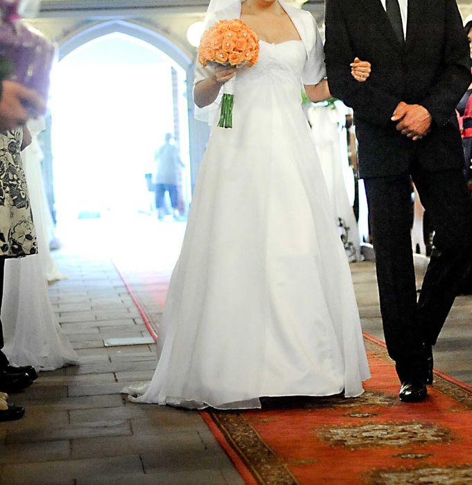 Suknia ślubna z trenem 36/38