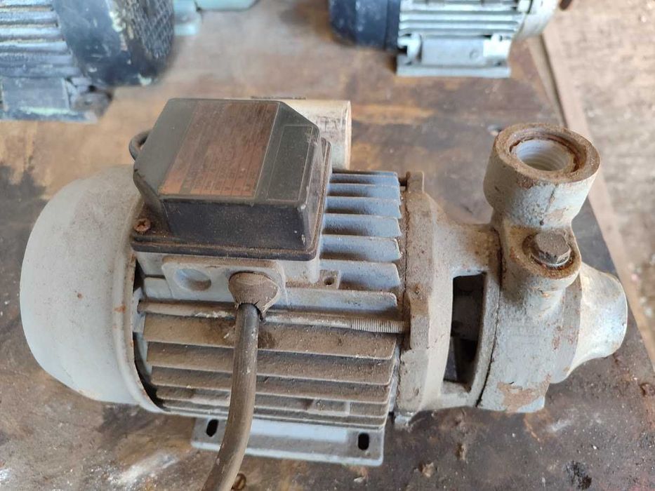 Bomba de Água Elétrica Usada para Poço ou Rega - Bom Estado