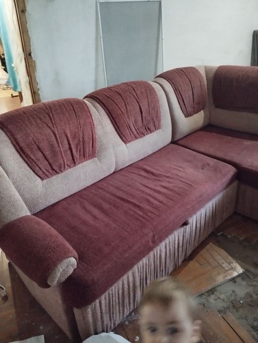 Диван кутовий у вітальню