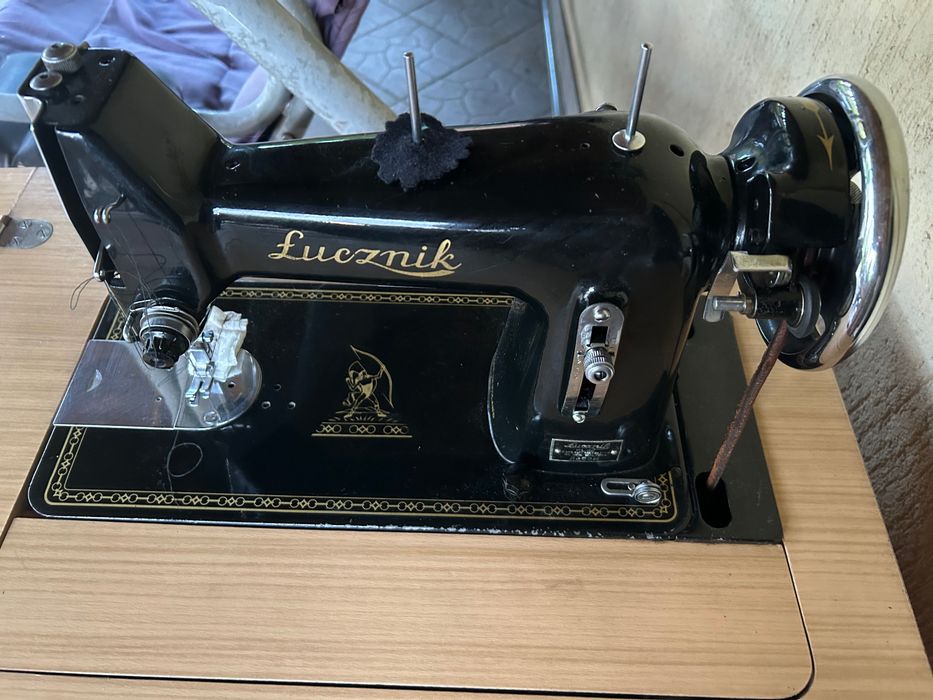 Maszyna do szycia łucznik kl.82