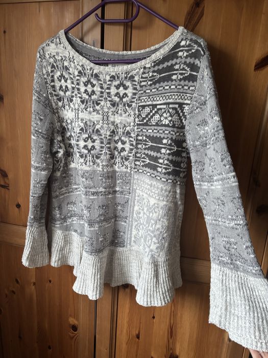 Sweter z falbanami r.L