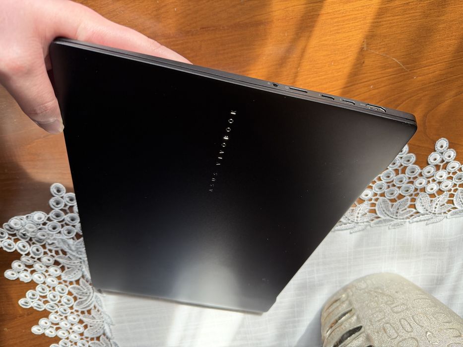 ASUS Vivobook S16 OLED 16” Ultra 7 / 32GB RAM / 1TB SSD / 120Hz