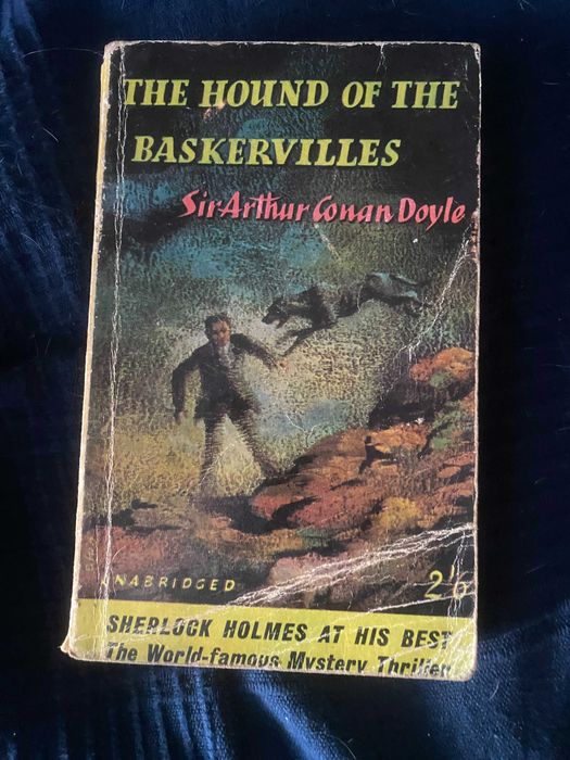 livro the hound of the baskervilles