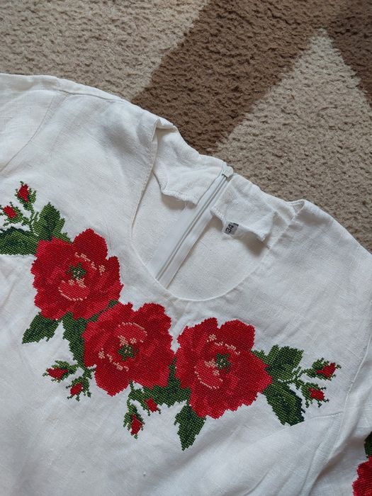 Вишита сукня на підлітків