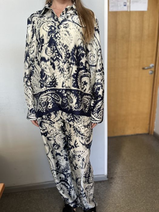 Продаю костюм зара