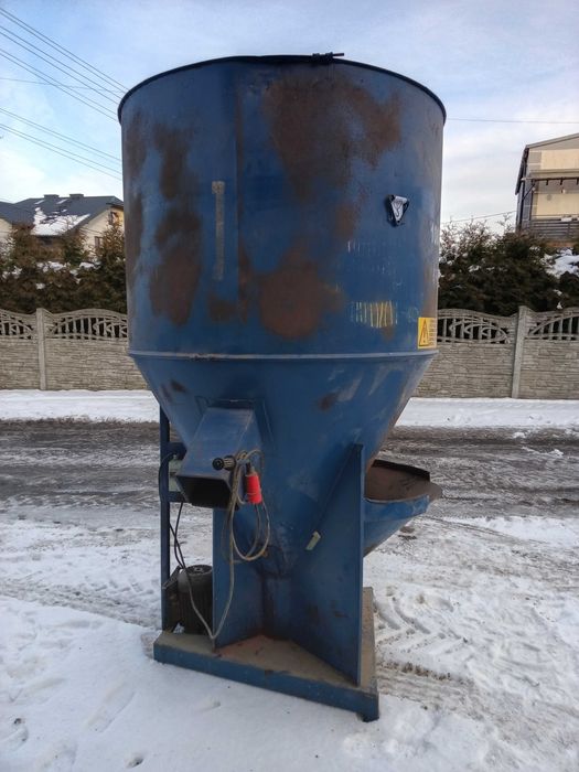 Mieszalnik pasz na sucho 1t