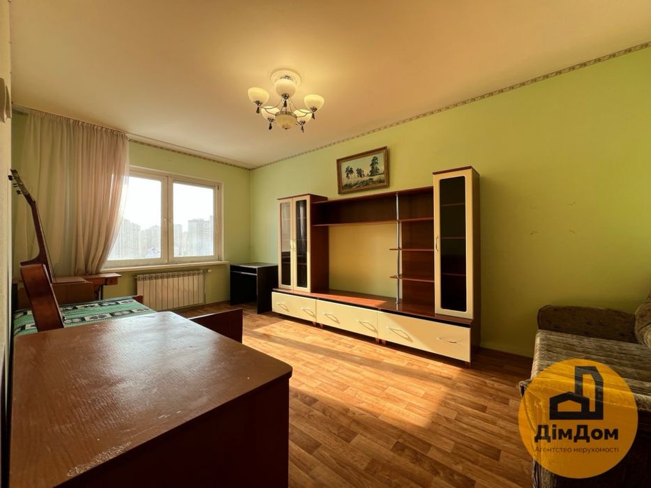 Простора 1-к квартира 43 м², Позняки