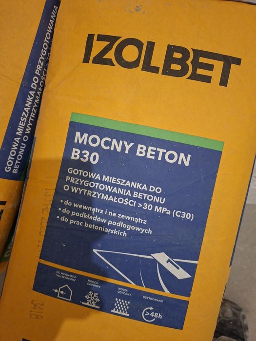 Beton w workach B30 izolbet zaprawa