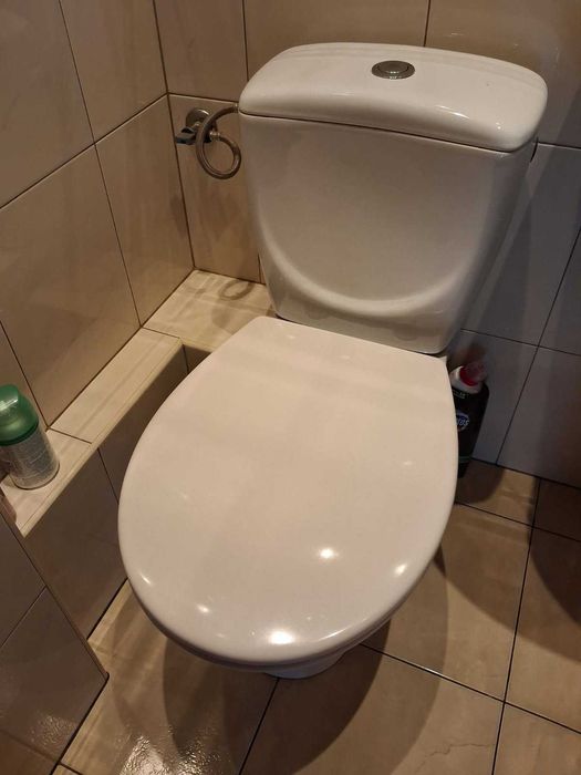 Muszla klozetowa + spłuczka + deska wolnoopadająca