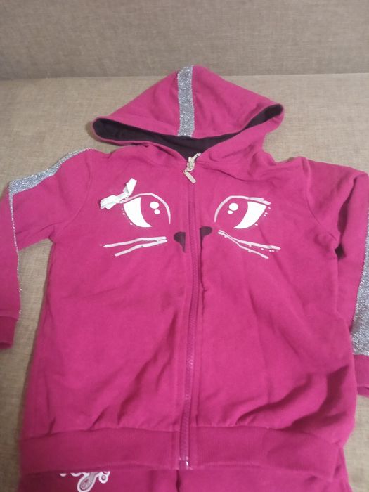 Спортивний костюмчик для дівчинки.