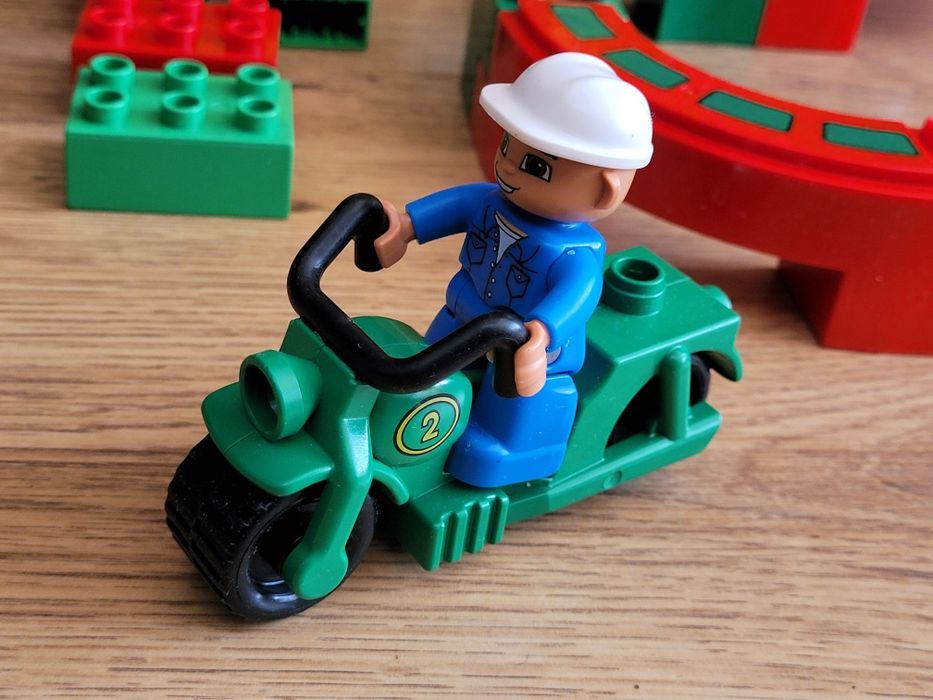 Klocki Lego Duplo  - Tor wyścigowy, klocki dla maluszka - rozbudowany zestaw, zabawki