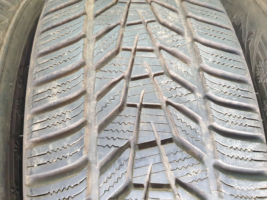 Opony zima 215/65/17 Hankook super stan Rok produkcji  2021