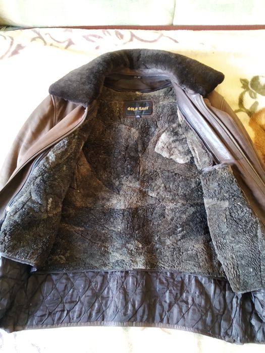 кожаную куртку,цегейка отстёгивается