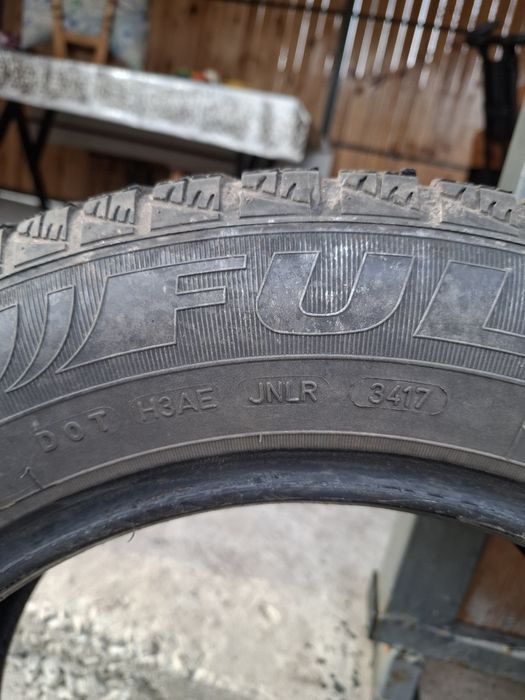 Продам зимову гуму 195/65/R15 T91