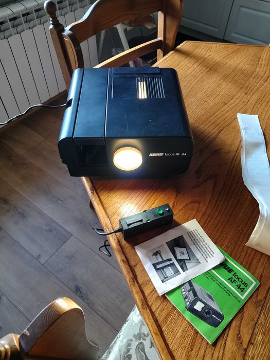 Rzutnik slajdów REVUE