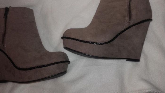 Botins tamanho 38 de cunha da marca atmosphere