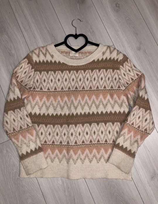 Zimowy sweterek we wzory