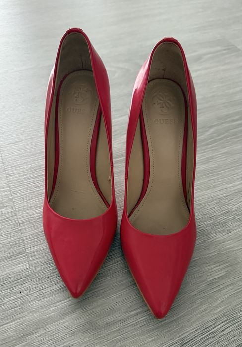 Sapato vermelho salto alto