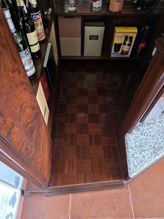 Venda Móvel Bar em Mogno