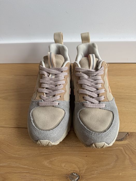 Veja Venturi Suede w kultowej, pastelowej kolorystyce Almond Peach Multico 36