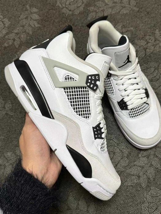 Jordan 4 Retro Military Black r.42