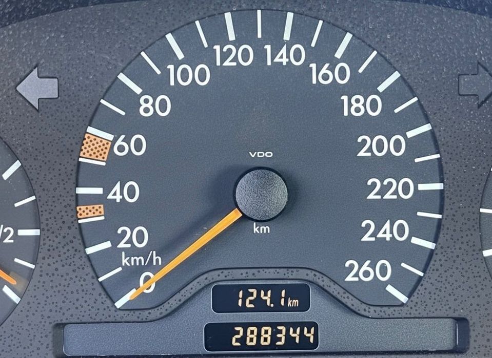 Mercedes-Benz CLK 230 Kompressor (W208) – Elegance – Gasolina/GPL