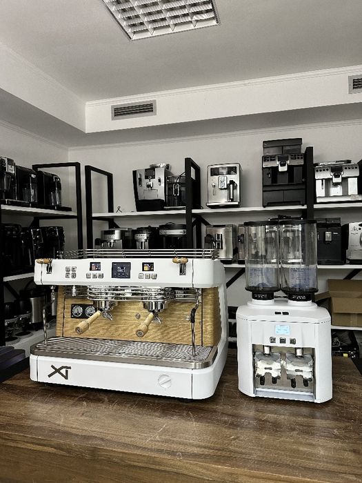 Професійна кавомашина Dalla Corte XT 2 gr used coffee machines white w