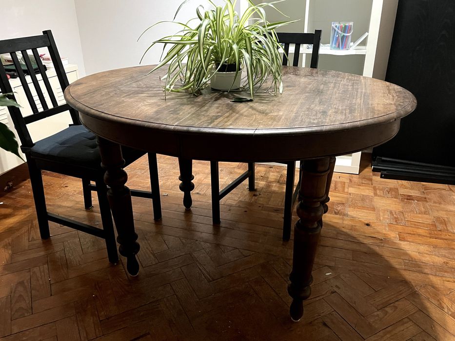 Mesa redonda de madeira maciça (120 × 99 × 76 cm)