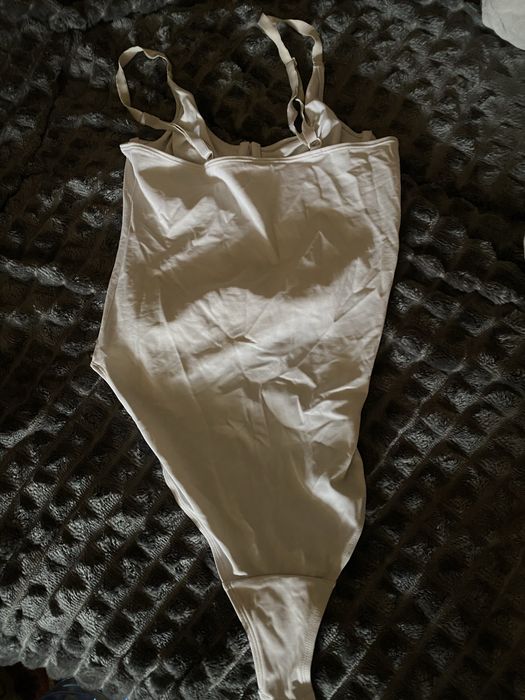 Пакет речей: 3 футболки без дефектів, сорочка з дефектом, білий боді