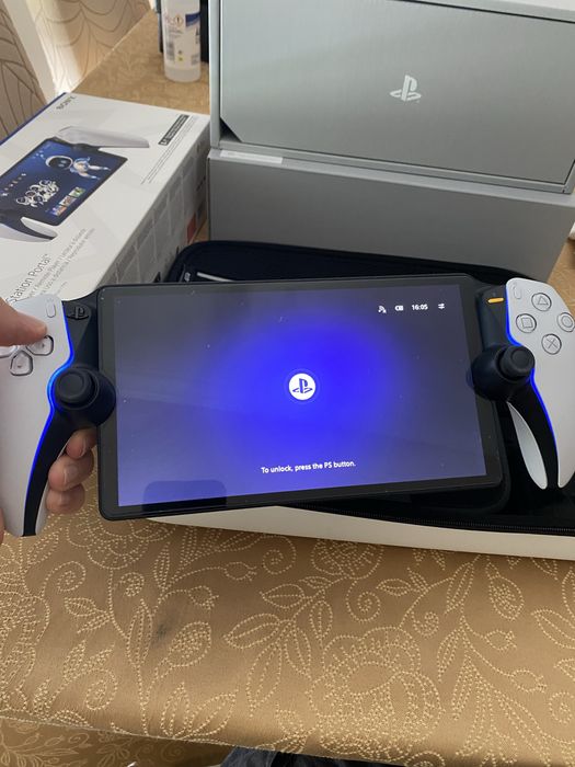 Playstation Portal com caixa e bolsa