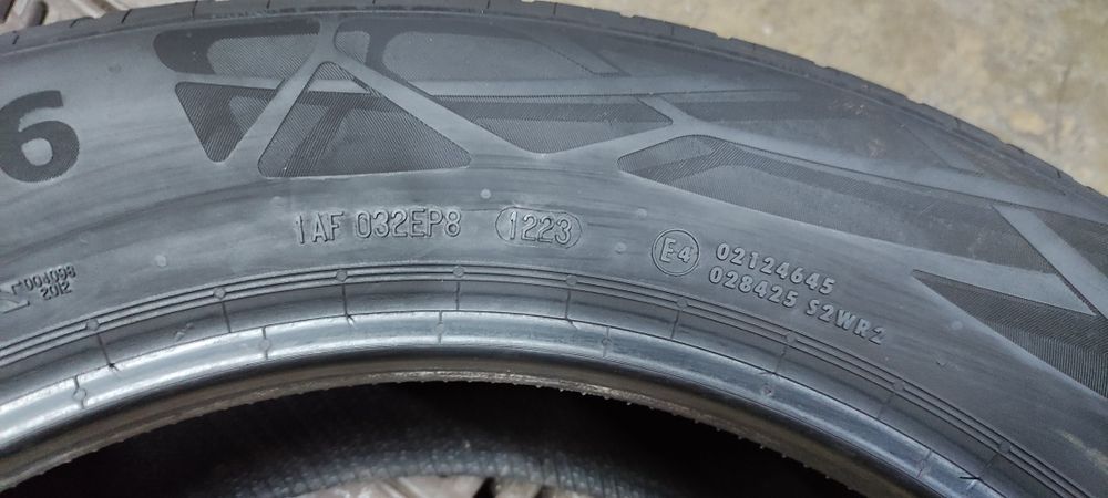 Pneus 225/60/18 continental semi novos