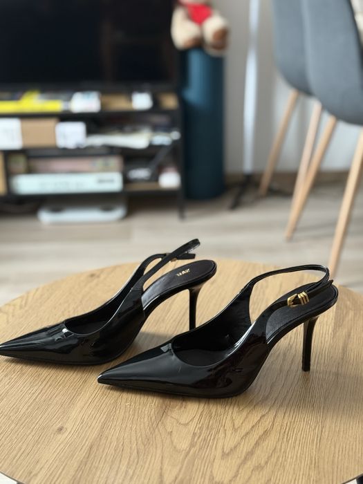 Босоножки ZARA   черные лаковые