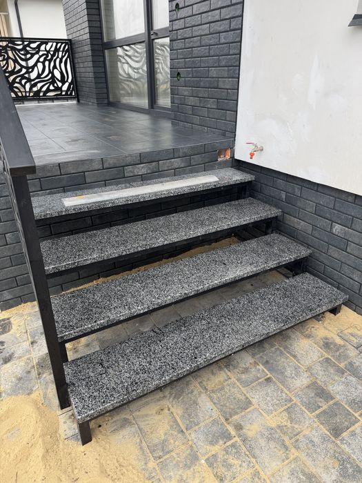 ГРАНІТНІ ВИРОБИ | Підвіконня | Стільниці | Сходи | Пам'ятники