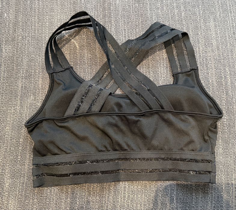 Top desportivo preto