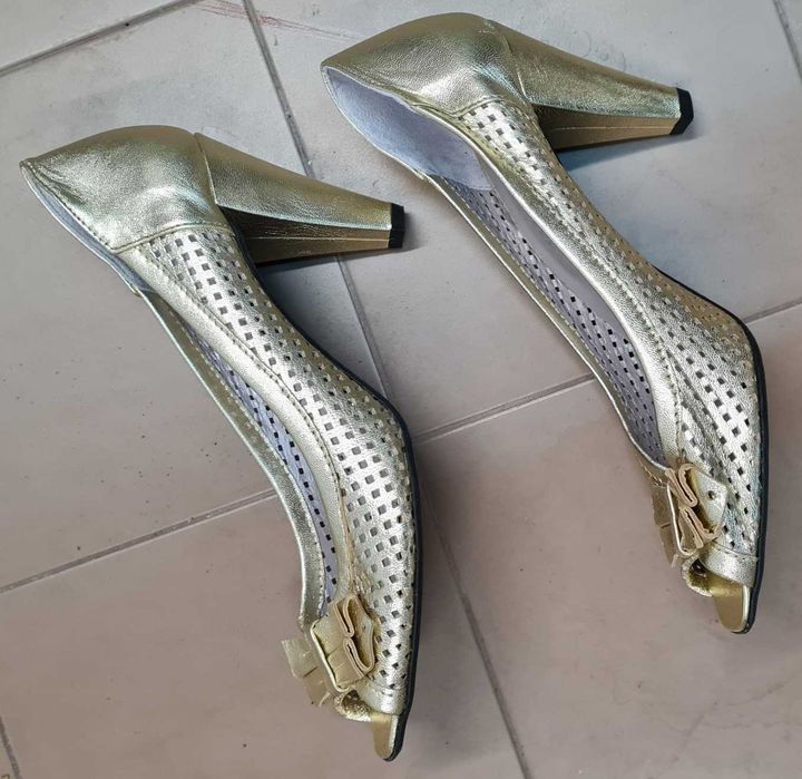 Sapatos dourados 38