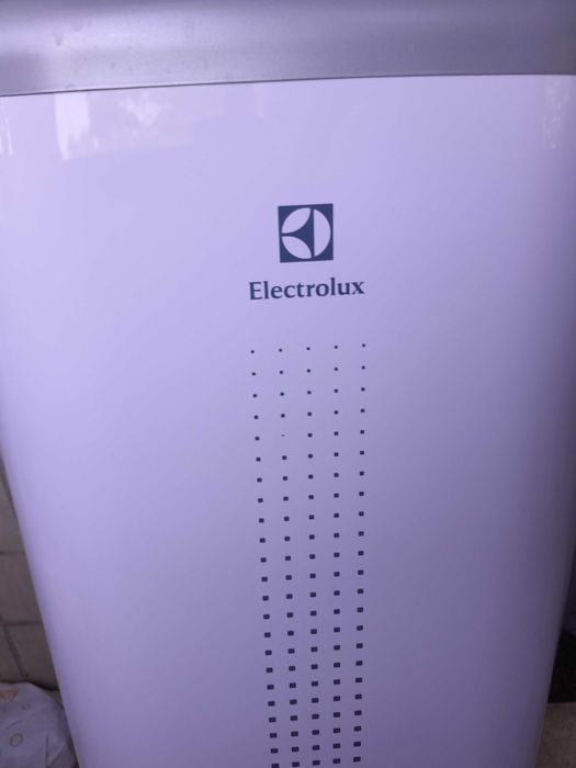 Водонагрівач електричний ELEKTROLUX EWH 50 Royal, вживане.