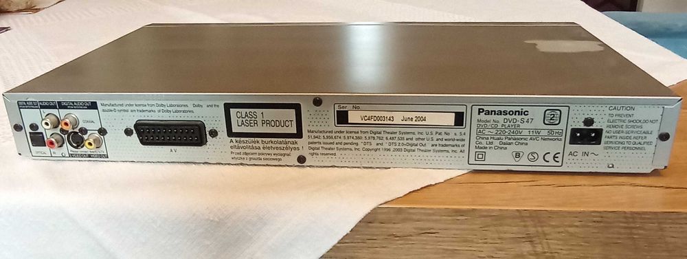 Odtwarzacz DVD/CD Panasonic, model DVD-S47 w zestawie.