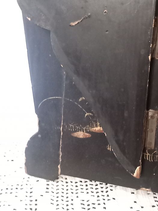 Peanha antiga em madeira pintada a mão