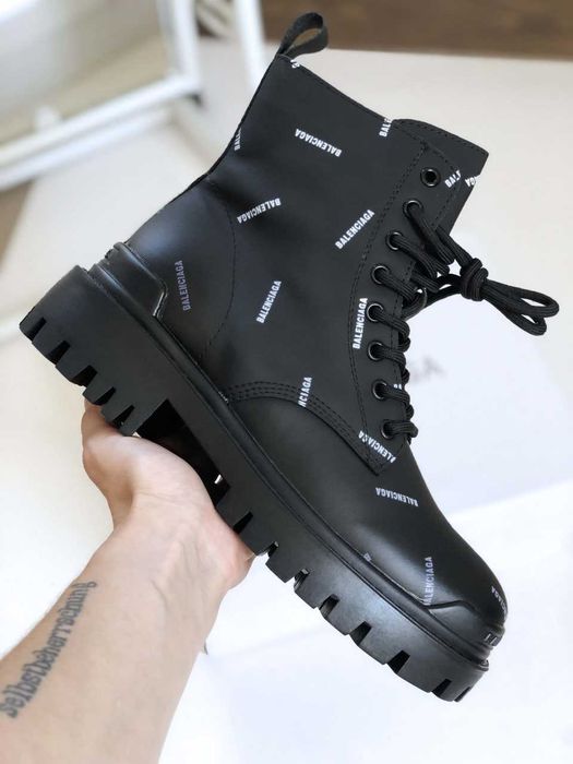 Ботінки - Balenciaga Strike Boots (чорні і білі )