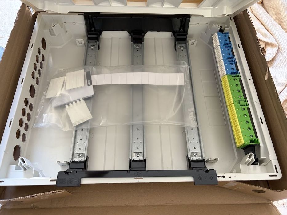 Quadro Eléctrico Hager golf encastrada porta opaca 3 filas 54M VF318PP