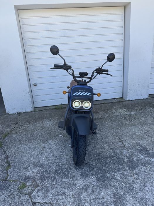 Scooter moto  electrónica Vortex Falcón