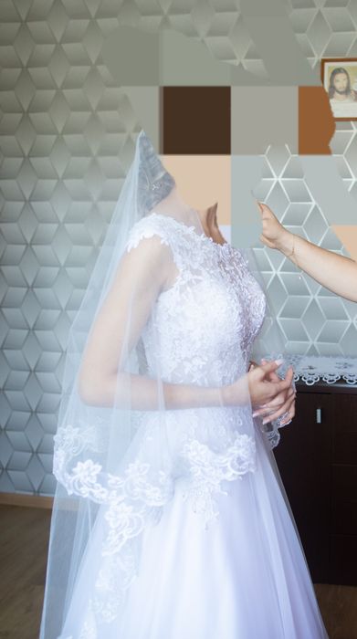 Suknia ślubna w kształt litery A